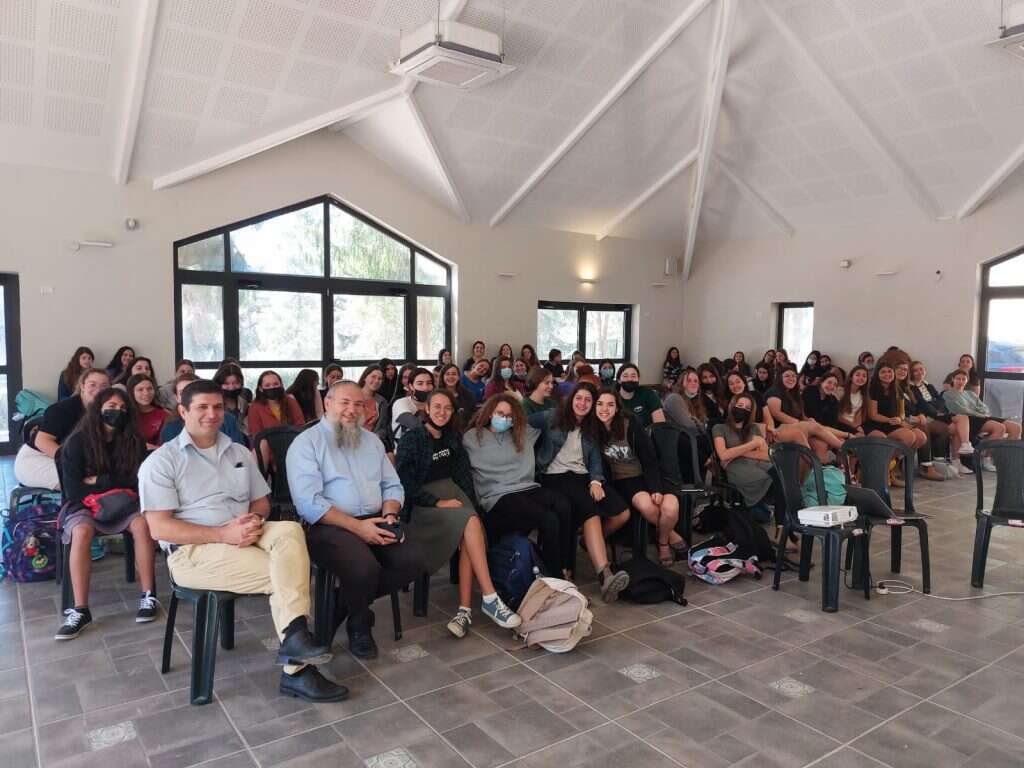 מנציחים את נופלי ונפטרי גוש עציון. | חדוה ברס