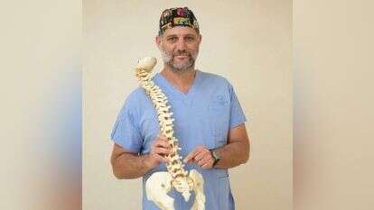 ד"ר הראל ארזי אורתופד מנתח. | אוליבייה פיטוסי, פלאש 90