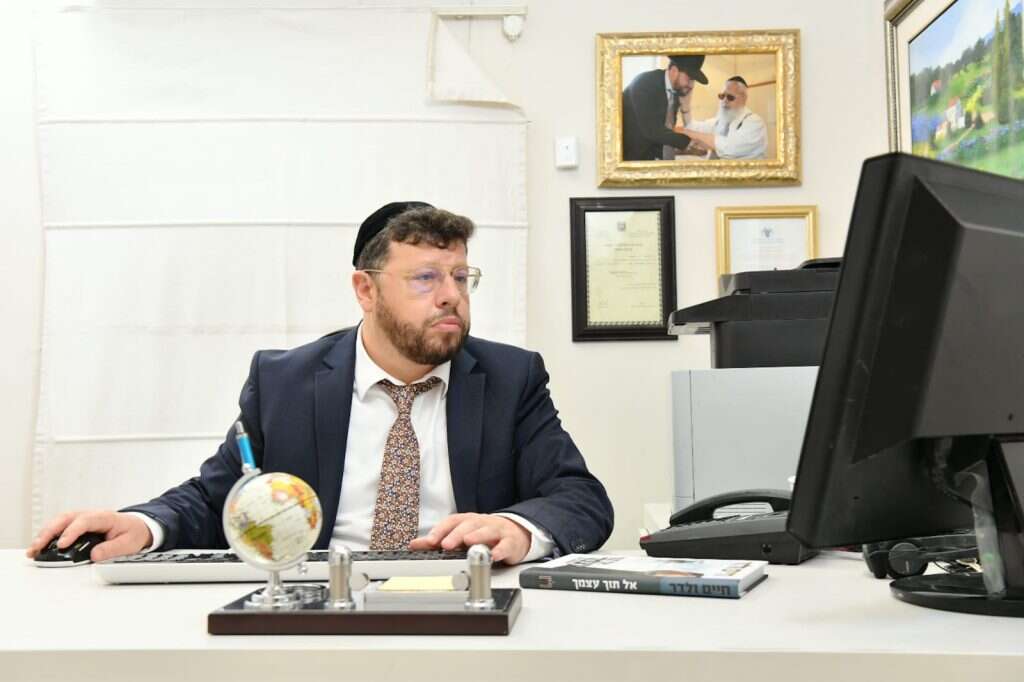 הסופר חיים ולדר.