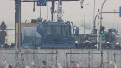 כוחות הביטחון הפולנים מאבטחים את הגבול עם בלארוס. | AFP