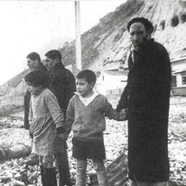 יהודים במרוקו ממתינים לעלות על סיפון אגוז. | באדיבות ארכיון פעילי המחתרת ההעפלה ואסירי ציון בצפון אפריקה