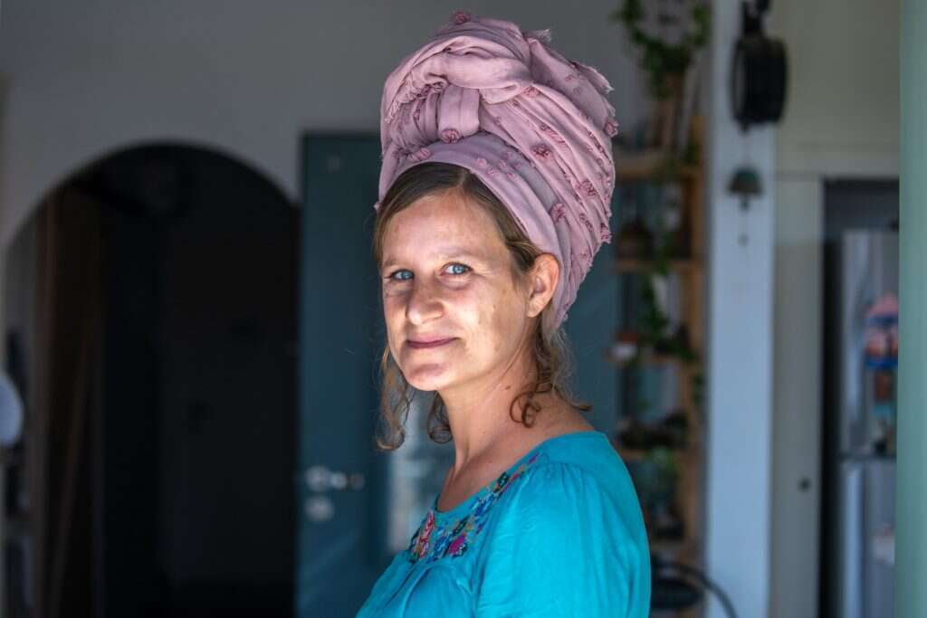 שרה הגר. | יוסי אלוני