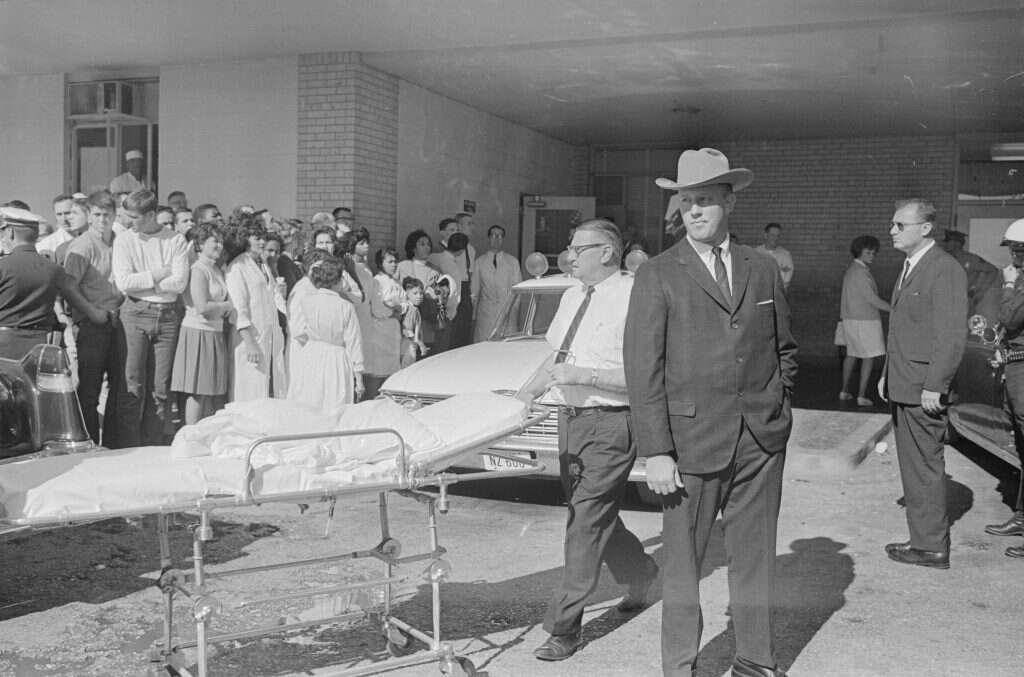 הכניסה לחדר המיון בבית החולים פארקלנד ממוריאל, לאחר הירי בקנדי. | גטי אימג'ס