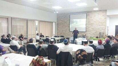 יאיר קראוס בשיחה עם תושבי לוד, | אודי טנא