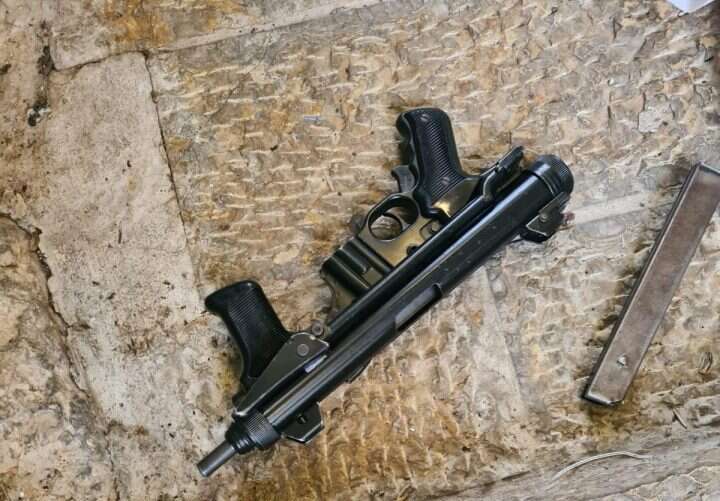 הנשק ששימש את המחבל לפיגוע בעיר העתיקה. | דוברות המשטרה