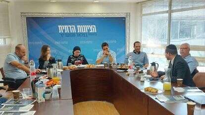 עמיחי שיקלי בכנס. | עד כאן