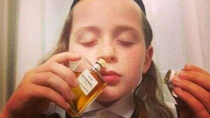 לאה גולדה הולטרמן. שרוליק, 2014, הבדלה. בורא מיני בשמים.
מתוך שער הגיליון הרביעי של כתב העת "יהי" ליצירה חרדית