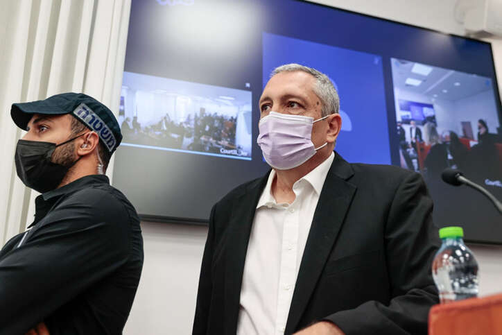 ניר חפץ בבית המשפט. | אורן בן חקון