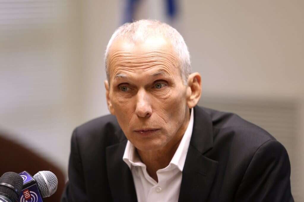 השר בר-לב. | דודי ועקנין