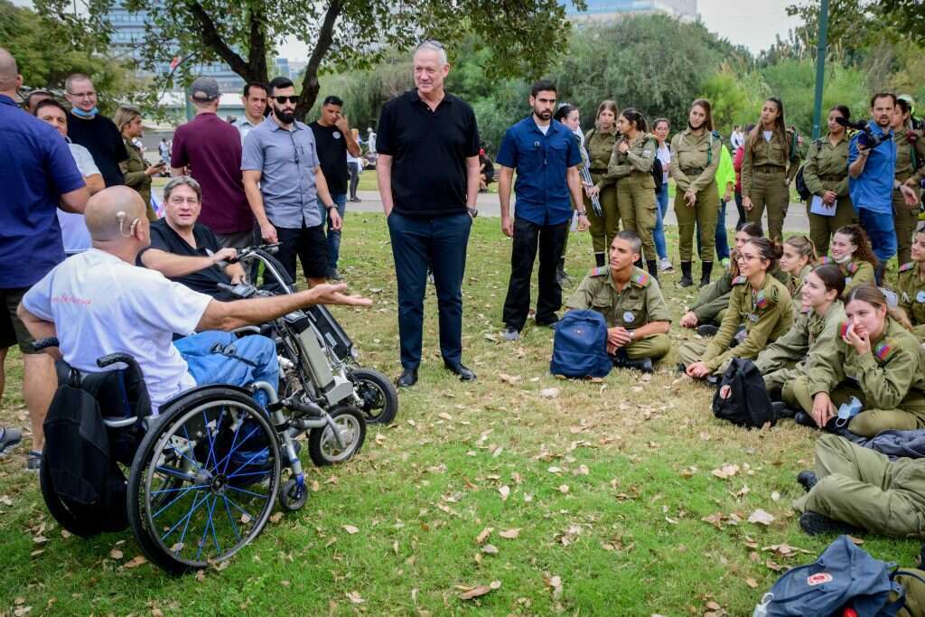 שר הביטחון בני גנץ בצעדה לכבוד פצועי צה"ל
בתל־אביב ,בשבוע שעבר. | אבשלום ששוני, פלאש 90