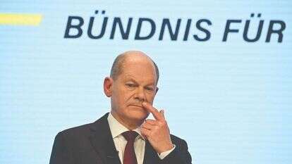 קר רוח, אך לא אמן רטורי. שולץ. | איי.אף.פי