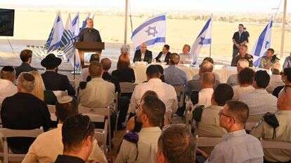 בני גנץ נואם בטקס. קרדיט | טל עוז, משרד הביטחון.