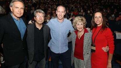 עדי אעולמרט, מרים זוהר, חילי טרופר, נועם סמל ואמנון דיק. | איציק בירן