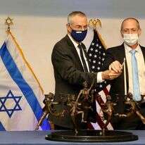 שגריר ישראל בוושינגטון מיכאל (מייק) הרצוג בהדלקת הנרות בשגרירות. | שגרירות ישראל בוושינגטון, שמוליק עלמני