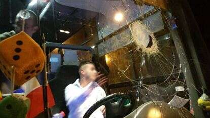 שמשת אוטובוס מנופצת אחרי פיגוע אבנים (למצולם אין קשר לכתבה). אילוסטרציה. | יעקב אפללו/TPS