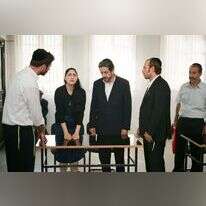 כוחות אפלים מבקשים לשלוט על בית הדין ופוגעים בנשים. מתוך הסרט "גט". | עמית ברלוביץ, באדיבות yes