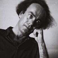 היה סלחן גדול כלפי בני טיפוחיו שחלקם בעטו בו. אברהם שלונסקי, 1936. | זלוטן קלוגר, לע"מ