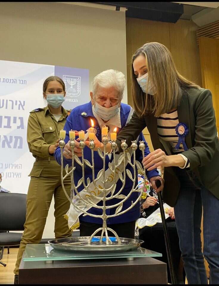 השרה מירב כהן בטקס הדלקת הנרות עם ניצולות שואה בכנסת