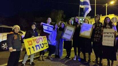 תושבי מעלה לבונה מוחים על יידויי אבנים. | דוד לרנר