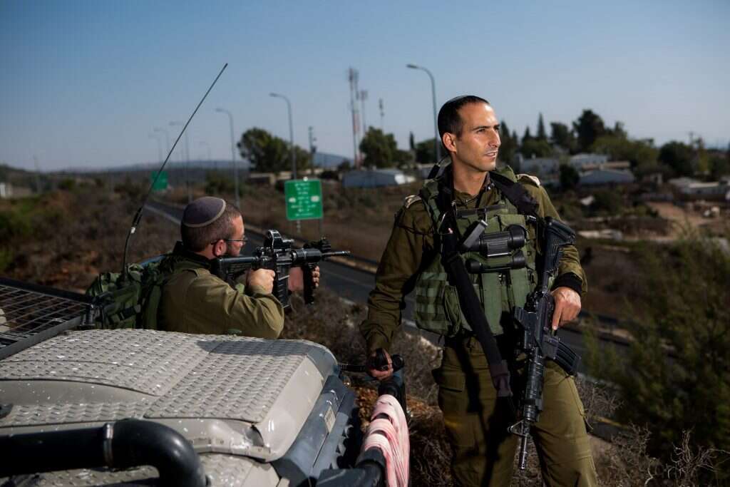 "כשהילדים היו קטנים היה לי חשוב מאוד להגיע כמה שיותר לצבא". אורי לוי בעת פיקודו בנח"ל החרדי. | אריק סולטן