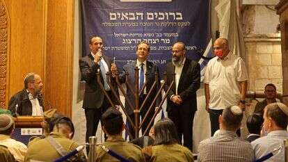 הנשיא הרצוג במערת המכפלה. | איי.אף.פי