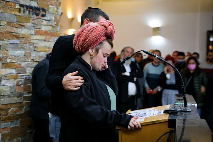 הספד בהלווייתם של ילדי משפחת מעודד שנהרגו בתאונת דרכים בשומרון. | פלאש90