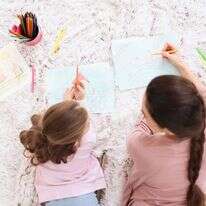 אמא ובת. | שאטרסטוק