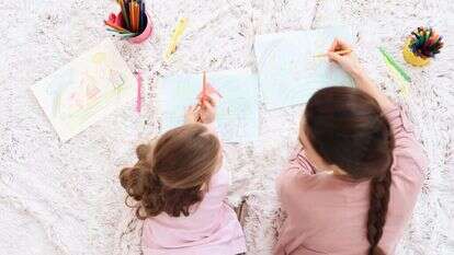 אמא ובת. | שאטרסטוק