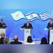 נפתלי בנט עם ראש ממשלת יוון ונשיא קפריסין. עמוס בן גרשום לע"מ