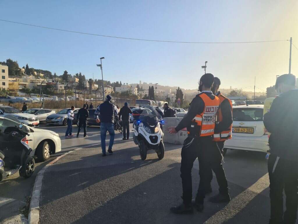 גורמי חירום בזירת האירוע סמוך לקבר שמעון הצדיק. | דוברות איחוד הצלה גורמי חירום בזירת האירוע סמוך לקבר שמעון הצדיק. | דוברות איחוד הצלה