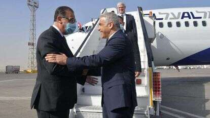 לפיד בזמן כהונתו כשר החוץ עם עם נשיא מצרים עבד אל-פתאח א-סיסי. | שלומי אמסלם לפיד בזמן כהונתו כשר החוץ עם עם נשיא מצרים עבד אל-פתאח א-סיסי. | שלומי אמסלם