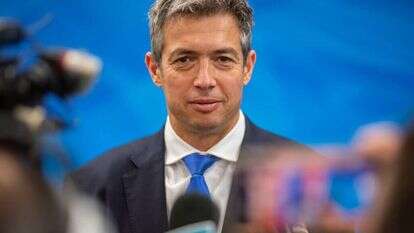 יועז הנדל. | אמיל סלמן יועז הנדל. | אמיל סלמן