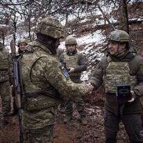נשיא אוקראינה ולדימיר זלנסקי מבקר בקו החזית בין אוקראינה לרוסיה, השבוע. | EPA