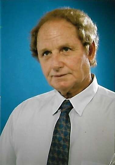 המורה המיתולוגי והמשולש שווה הצלעות. אהרון אספיס ז"ל. | באדיבות המצולם