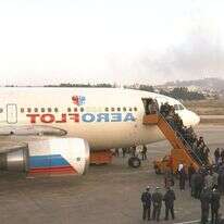 עולים מרוסיה בשדה תעופה עטרות, 1993. | אבי אוחיון, לע"מ