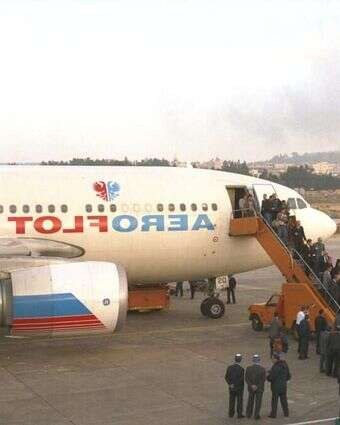 עולים מרוסיה בשדה תעופה עטרות, 1993. | אבי אוחיון, לע"מ