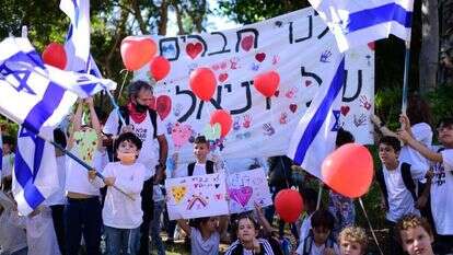 תלמידי בית ספר מפגינים נגד גירוש קולטידה האיטסונג, בחודש הקודם. | תומר נויברג, פלאש 90