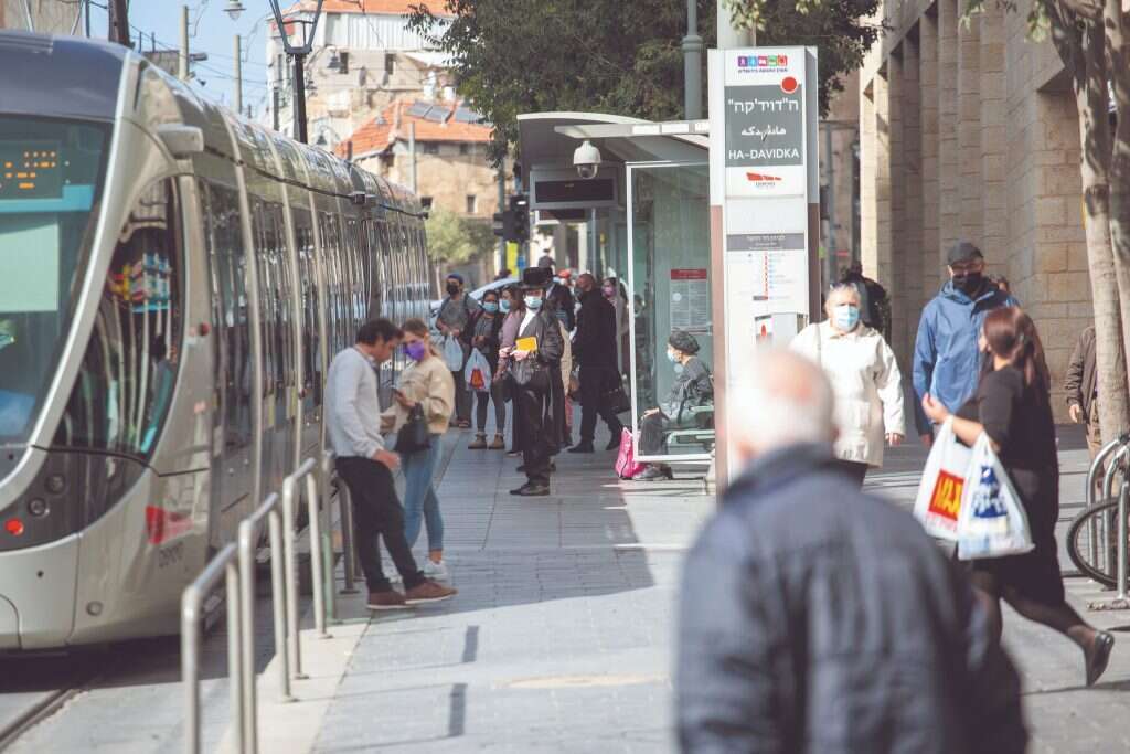 הרכבת הקלה בירושלים. | שאטרסטוק