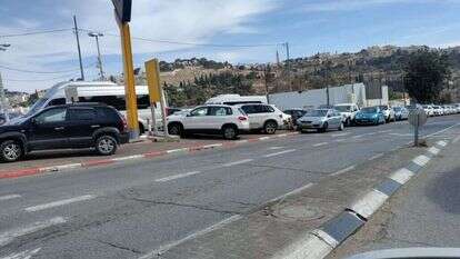 חניה לא חוקית במזרח ירושלים. לרכבים המצולמים אין קשר לכתבה. | נריה יגל