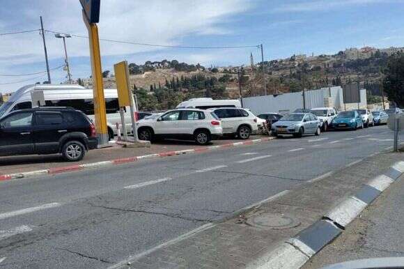 חניה לא חוקית במזרח ירושלים. לרכבים המצולמים אין קשר לכתבה. | נריה יגל חניה לא חוקית במזרח ירושלים. לרכבים המצולמים אין קשר לכתבה. | נריה יגל