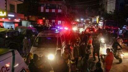 זירת הפיצוץ במסגד בורג' אלשמלי במחנה פליטים בלבנון. | AFP