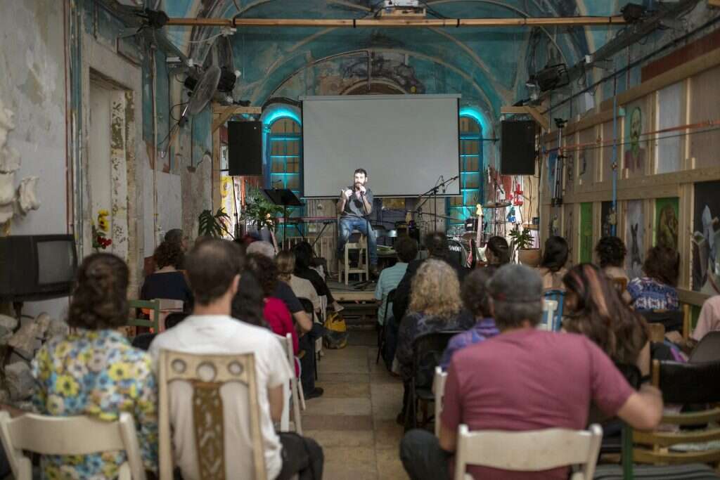 מקום לשירה. | ריקי רחמן מקום לשירה. | ריקי רחמן