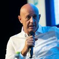 יגאל סלוביק בוועידת החינוך של מקור ראשון. | שריה דיאמנט