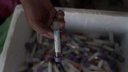 בדיקות קורונה בישראל. | EPA