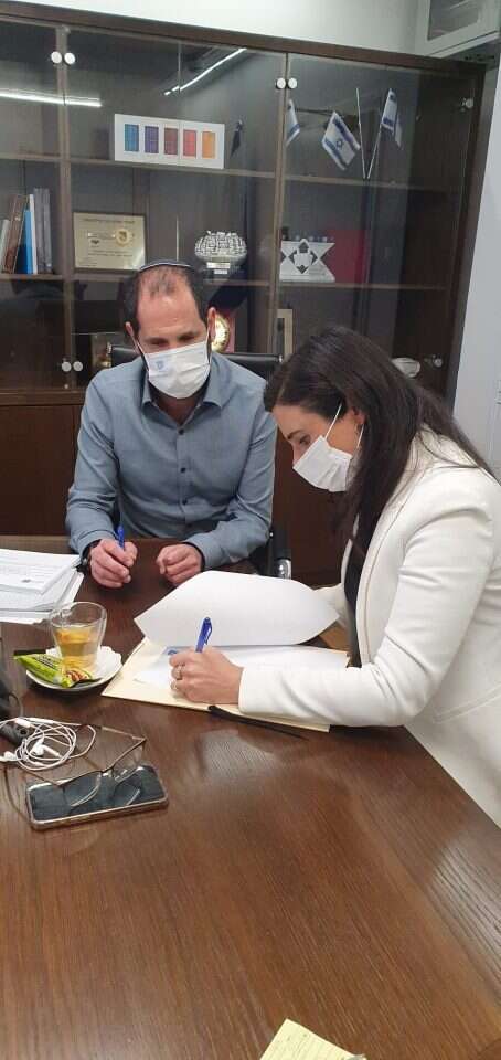 השרה שקד חותמת על ההחלטה