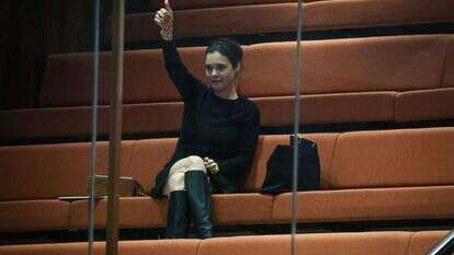 חברת הכנסת אמילי מואטי מצביעה מיציע המבודדים. | נועם מושקוביץ, דוברות הכנסת