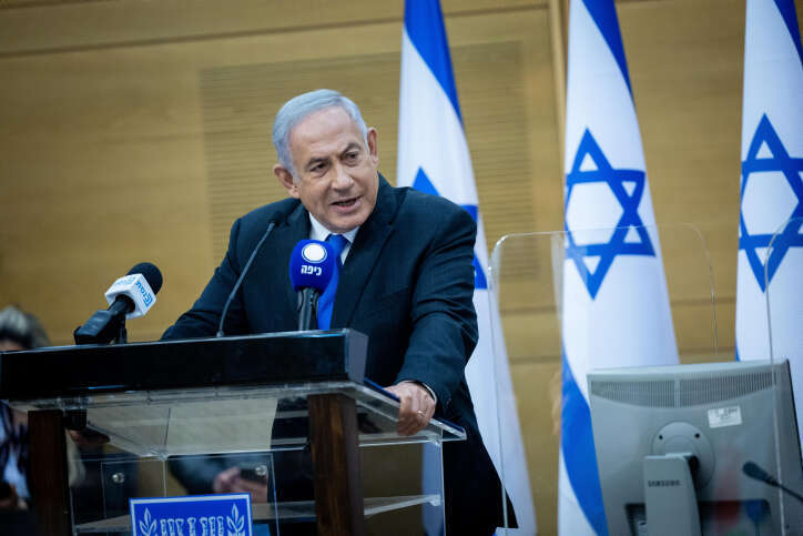 ראש האופוזיציה נתניהו בישיבת סיעת הליכוד. | יונתן זינדל/פלאש90 ראש האופוזיציה נתניהו בישיבת סיעת הליכוד. | יונתן זינדל/פלאש90