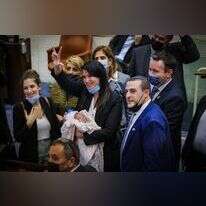 ח"כ שירלי פינטו במליאה עם ביתה. | דוברות הכנסת/נועם מושקוביץ