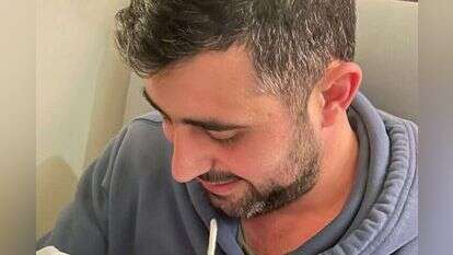 ישי ריבו עם ביתו החדשה. | שערי צדק