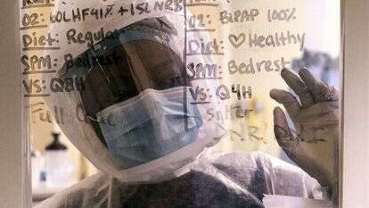 אחות במחלקת טיפול נמרץ בבית חולים בקליפורניה, ארה"ב. | EPA